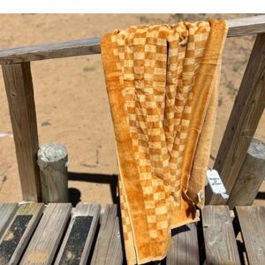 Business & pleasure Vintage Checkered gold Beach Towel